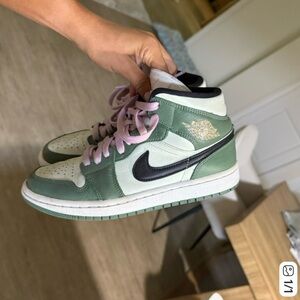 Women's Green and Black Retro Jordan One Mid size 6.5